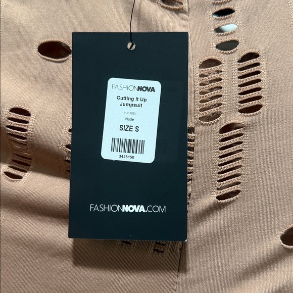 Fashion Nova cutting it up bodysuit - Picture 3 of 3